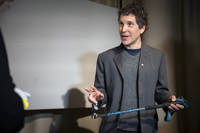 David Baker donates broken ski pole to Nobel Museum