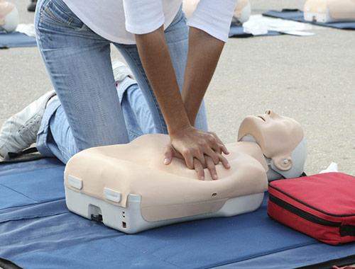 Media Name: 08302017-racialcardiacarrest-cpr.jpg