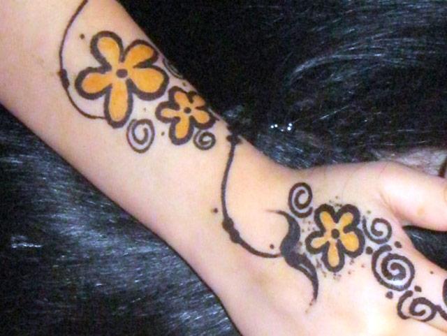 Media Name: 09192017-blackhenna.jpg