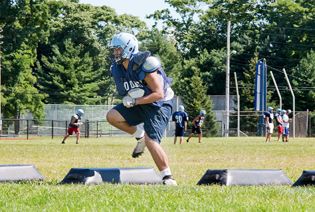 picture of high school football player at practice session