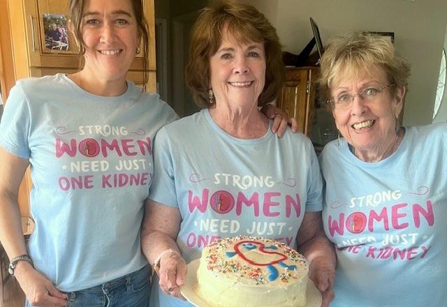 picture of three family members involved in kidney transplants