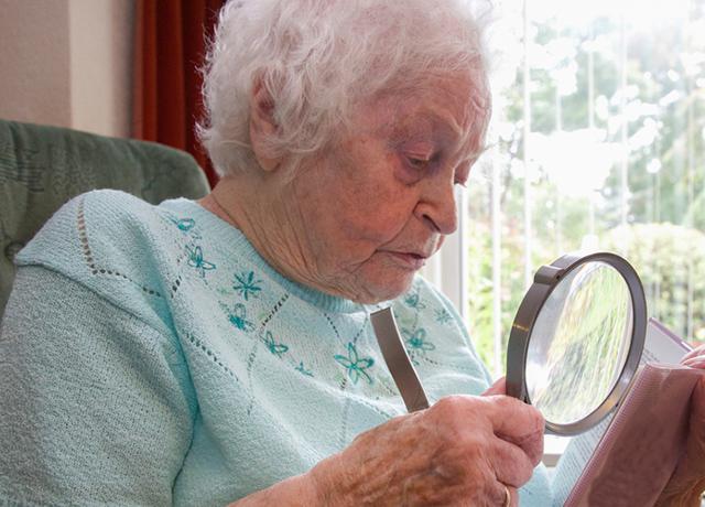 Media Name: az_and_eye_disease-585317302.jpg