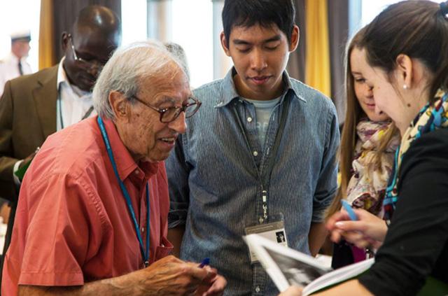 Media Name: fischer_at_2014_landau_meeting.jpg