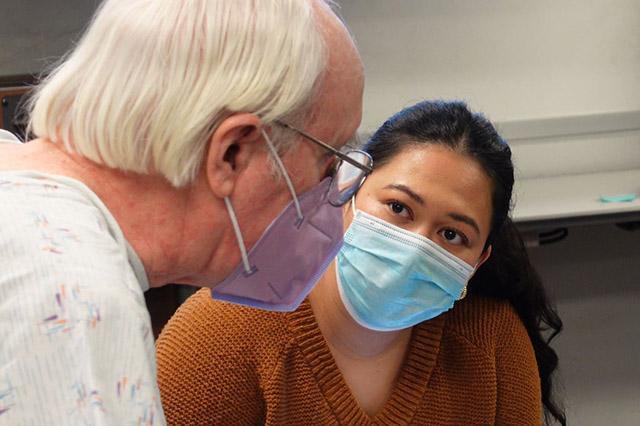 Media Name: med_student_with_simulation_patient_reduced.jpg