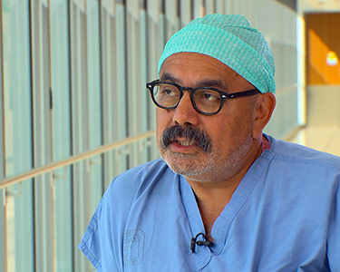 picture of Dr. Jorge Reyes with the liver organ care system